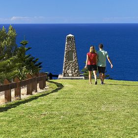 Couple at Captain Cook Lookout